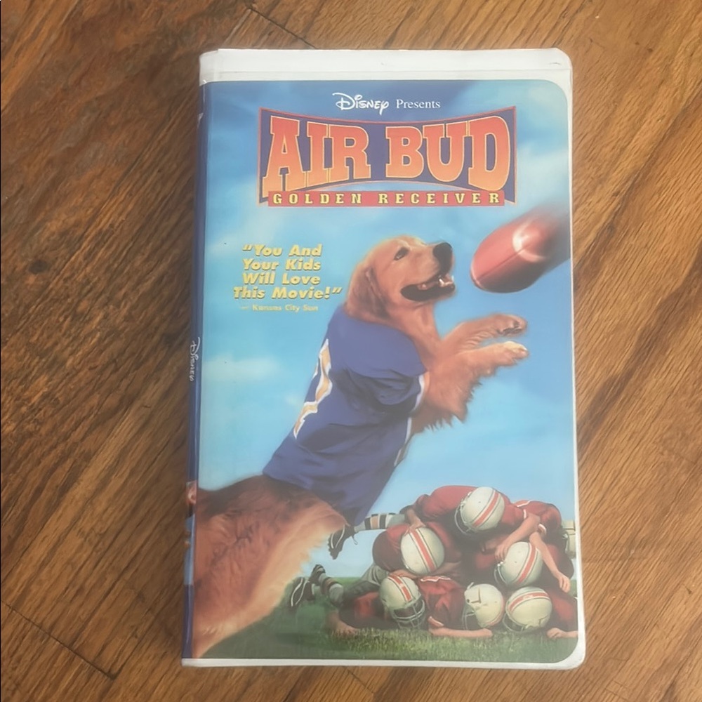 Disney Air Bud Golden Receiver VHS - Blue and Red